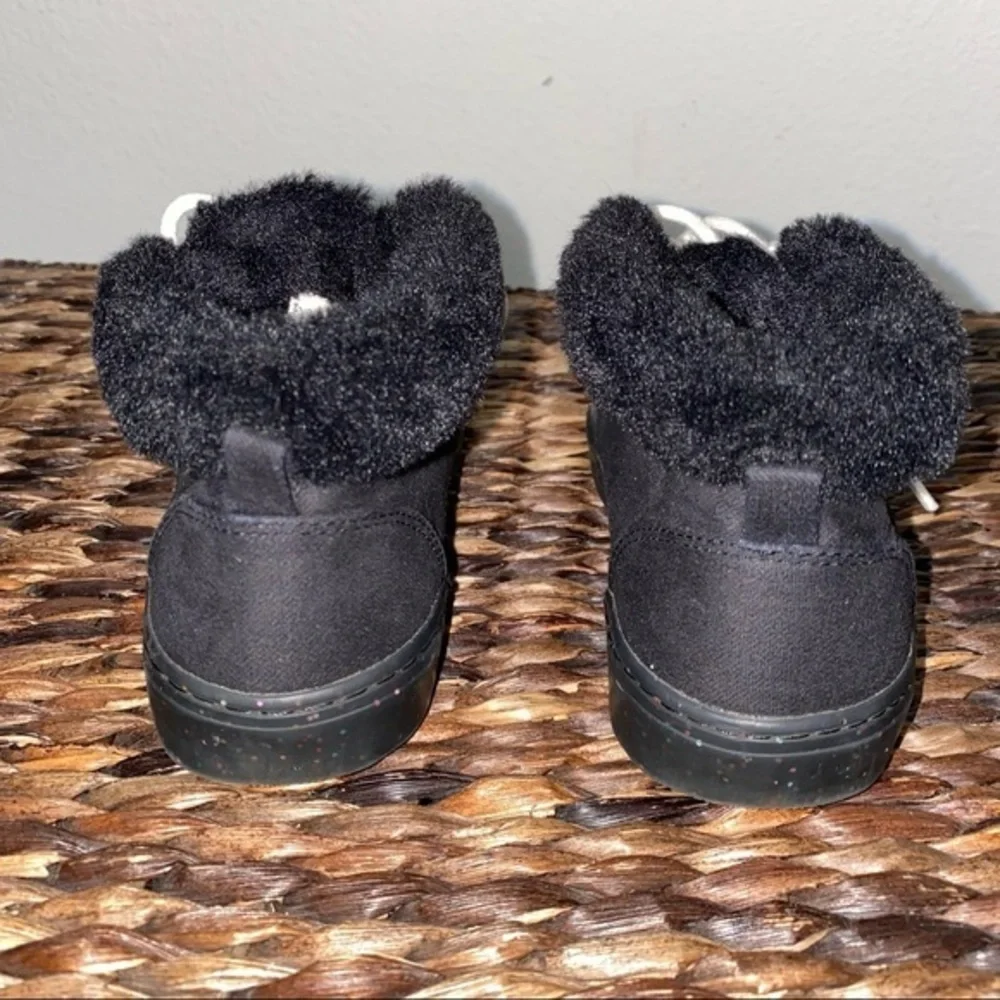 Old‎ Navy ankle boots kids size 2 black with fur